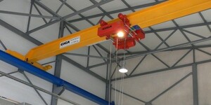 Jednonosníkový mostový jeřáb